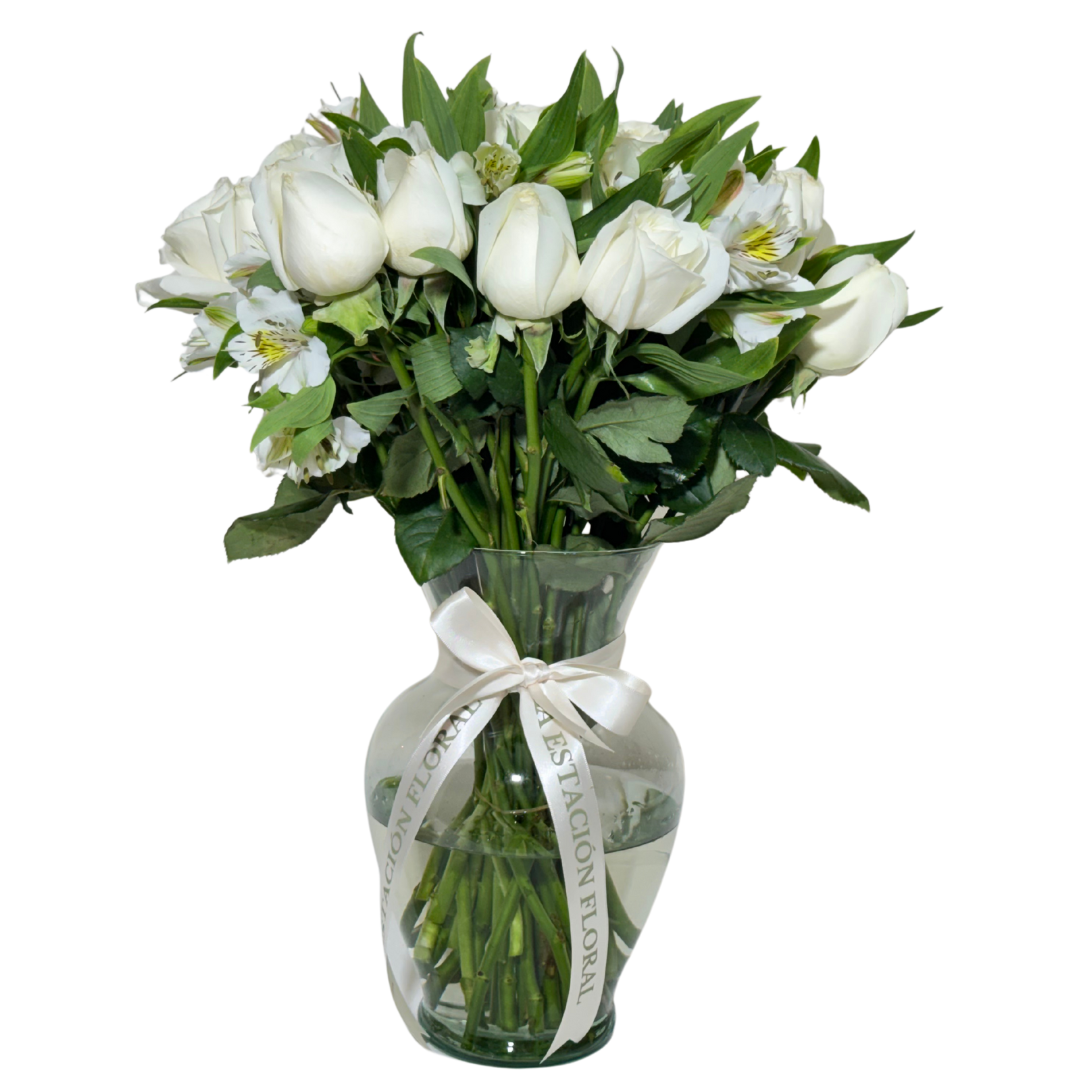 24 Rosas Blancas en Florero con Astromelia