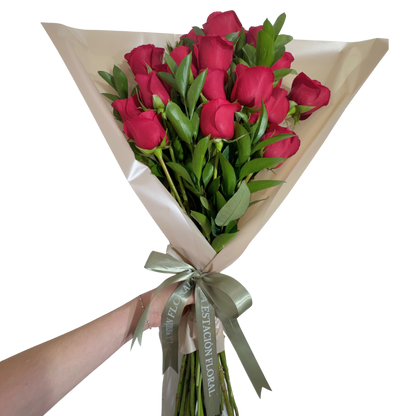 Ramo de 24 Rosas Rojas con Follaje