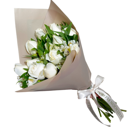 Ramo de 12 Rosas Blancas con Astromelia