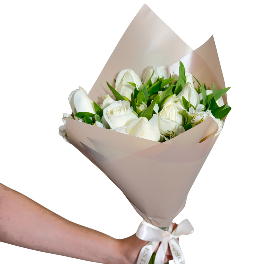 Ramo de 12 Rosas Blancas con Astromelia