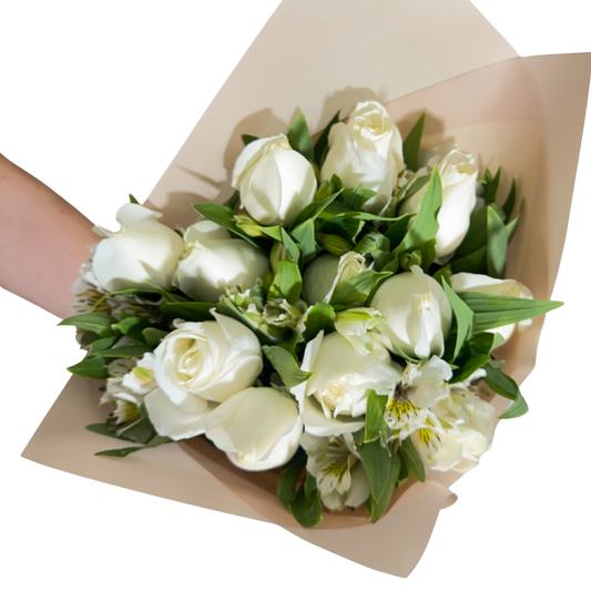 Ramo de 12 Rosas Blancas con Astromelia