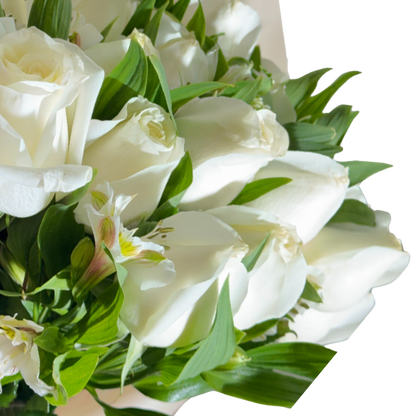 Ramo de 24 Rosas Blancas con Astromelia