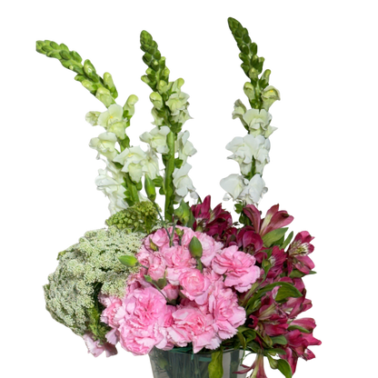 Clavelinas Rosas y Astromelias con Perrito y Follaje en Florero