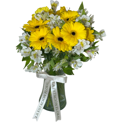 Gerberas Amarillas con Astromelia en Florero