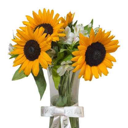 Girasoles con Astromelias Blancas en Florero