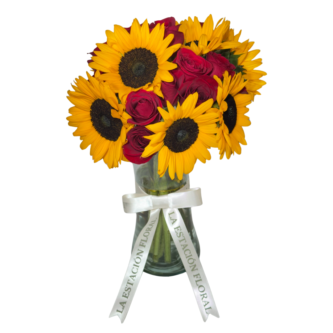 Girasoles y Rosas Rojas en Florero