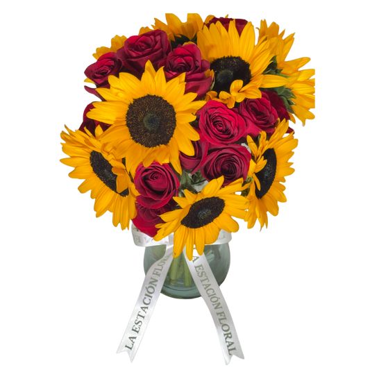 Girasoles y Rosas Rojas en Florero