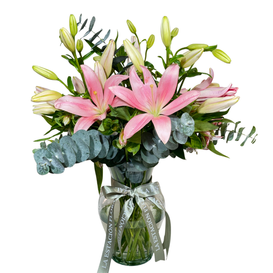 Lilis Rosas con Astromelias y Follaje en Florero