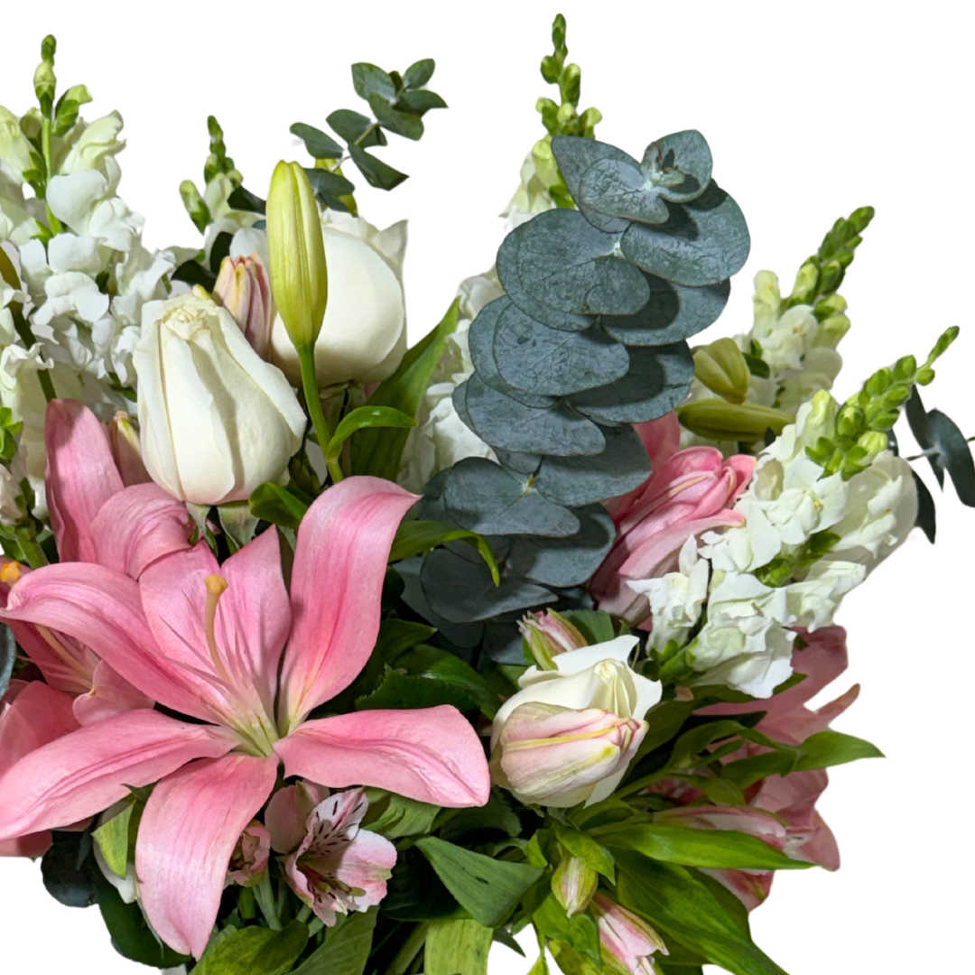 Lilis, Astromelias y Rosas con Follaje en Florero