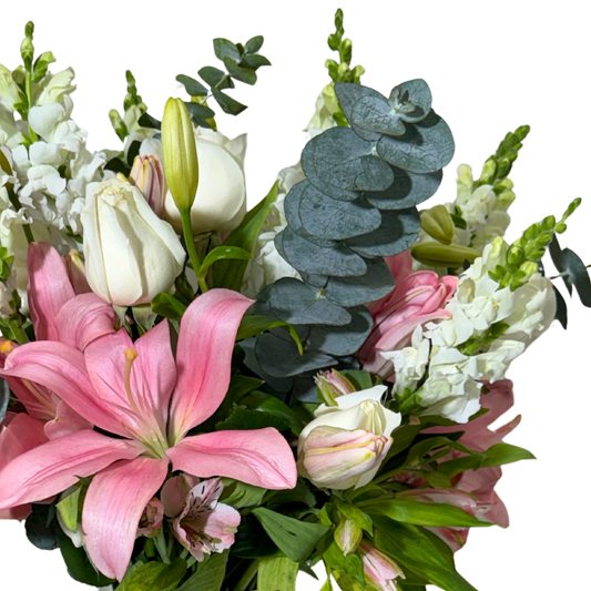 Lilis, Astromelias y Rosas con Follaje en Florero